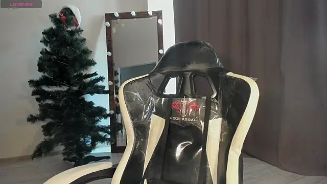 Snapshot of Lana_Younes chatting on 03.13.25 Lana Younes online show from 03.13.25