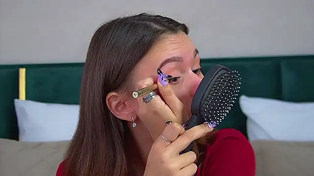 Snapshot of PollyLanders chatting on 11.12.25 PollyLanders online show from 11.12.25