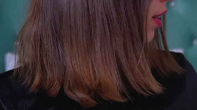 Snapshot of PollyLanders chatting on 11.21.25 PollyLanders online show from 11.21.25