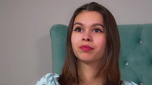 Snapshot of PollyLanders chatting on 11.23.25 PollyLanders online show from 11.23.25