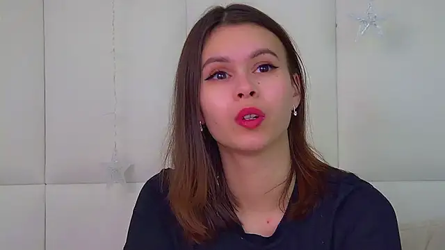 Snapshot of PollyLanders chatting on 12.15.25 PollyLanders online show from 12.15.25