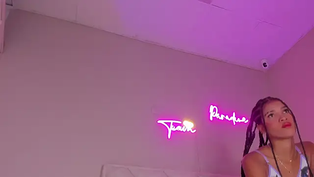 Snapshot of dani_skinny_ chatting on 09.15.25 dani skinny online show from 09.15.25