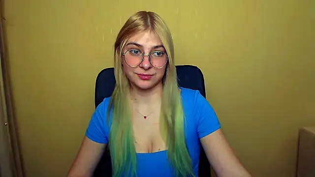 Luna Lush  online show from 01.25.25