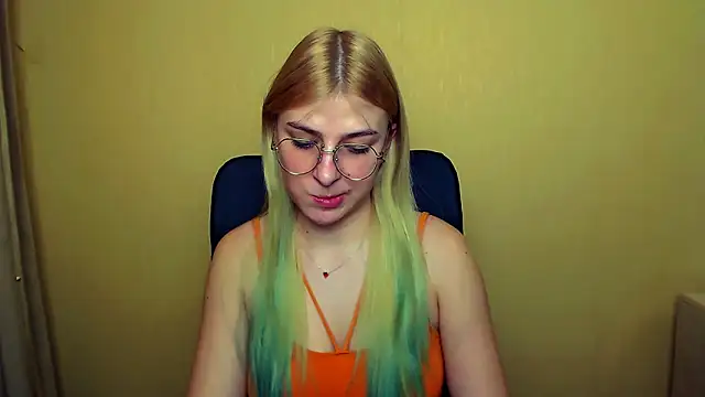 Luna Lush  online show from 01.28.25