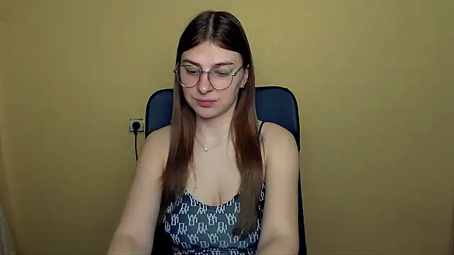 Luna Lush  online show from 04.08.26