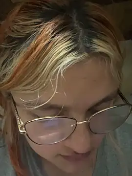 Snapshot of SophiaWeestt99 chatting on 09.11.25 SophiaWeestt99 online show from 09.11.25