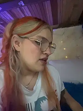 Snapshot of SophiaWeestt99 chatting on 10.23.25 SophiaWeestt99 online show from 10.23.25