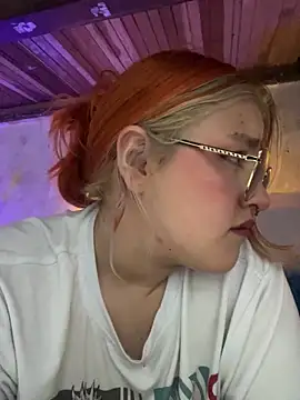 Snapshot of SophiaWeestt99 chatting on 10.24.25 SophiaWeestt99 online show from 10.24.25