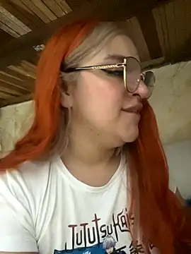 Snapshot of SophiaWeestt99 chatting on 10.29.25 SophiaWeestt99 online show from 10.29.25