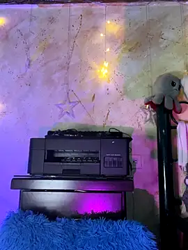 Snapshot of SophiaWeestt99 chatting on 10.31.25 SophiaWeestt99 online show from 10.31.25