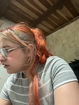 Snapshot of SophiaWeestt99 chatting on 11.13.25 SophiaWeestt99 online show from 11.13.25