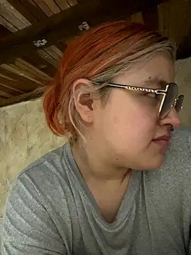 Snapshot of SophiaWeestt99 chatting on 11.15.25 SophiaWeestt99 online show from 11.15.25