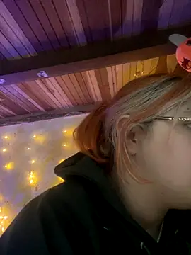 Snapshot of SophiaWeestt99 chatting on 11.20.25 SophiaWeestt99 online show from 11.20.25