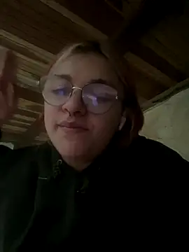 Snapshot of SophiaWeestt99 chatting on 11.21.25 SophiaWeestt99 online show from 11.21.25