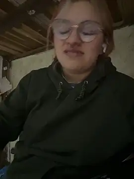 Snapshot of SophiaWeestt99 chatting on 11.22.25 SophiaWeestt99 online show from 11.22.25