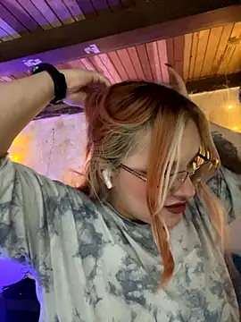 Snapshot of SophiaWeestt99 chatting on 11.26.25 SophiaWeestt99 online show from 11.26.25