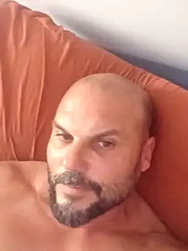 Snapshot of Javierchico chatting on 06.18.26 Javierchico online show from 06.18.26