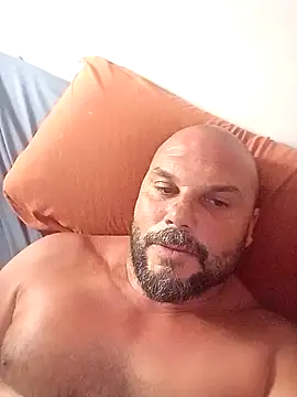 Snapshot of Javierchico chatting on 06.24.26 Javierchico online show from 06.24.26
