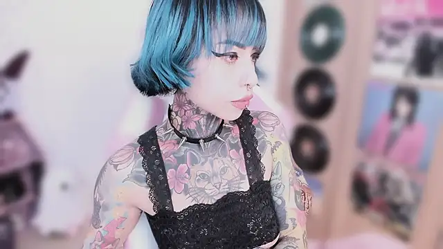 NikkiRamone online show from 02.10.26