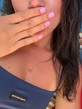 Snapshot of BetinaSoares chatting on 12.15.25 BetinaSoares online show from 12.15.25