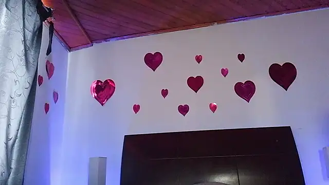 luccycollins  online show from 02.11.26