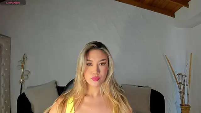 Snapshot of RebeccaHudson chatting on 06.25.26 RebeccaHudson online show from 06.25.26