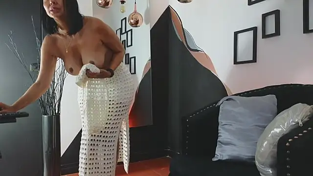 Snapshot of almaa_18 chatting on 03.11.25 almaa 18 online show from 03.11.25