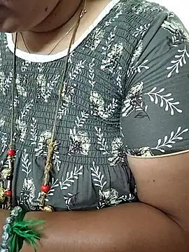 Snapshot of gaurika18 chatting on 11.27.25 gaurika18 online show from 11.27.25