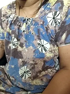 Snapshot of gaurika18 chatting on 12.01.25 gaurika18 online show from 12.01.25