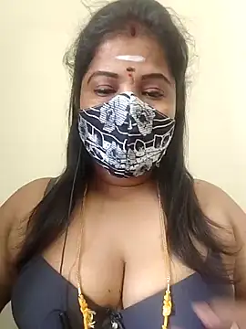 Snapshot of gaurika18 chatting on 04.01.26 gaurika18 online show from 04.01.26