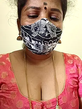 Snapshot of gaurika18 chatting on 05.13.26 gaurika18 online show from 05.13.26