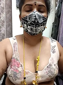 Snapshot of gaurika18 chatting on 05.24.26 gaurika18 online show from 05.24.26