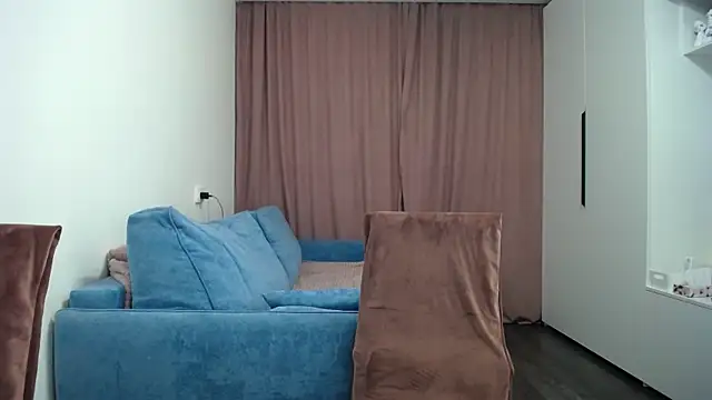 Snapshot of LinaSparks chatting on 02.28.25 LinaSparks online show from 02.28.25