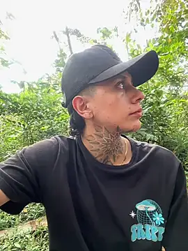 Snapshot of _PhillipBrown chatting on 12.07.24 PhillipBrown online show from 12.07.24