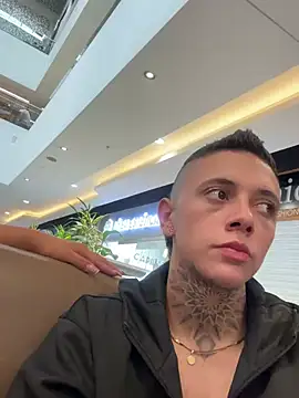 Snapshot of _PhillipBrown chatting on 02.08.25 PhillipBrown online show from 02.08.25