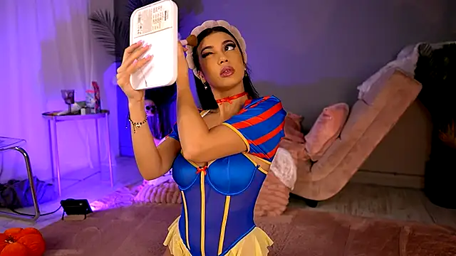 BetsyGonzale online show from 10.31.25