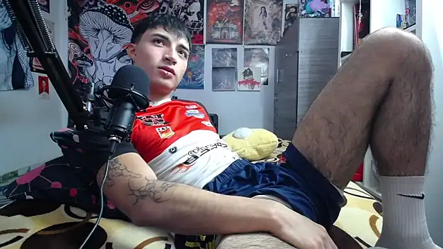 Snapshot of dylan_fun18 chatting on 04.04.26 dylan fun18 online show from 04.04.26