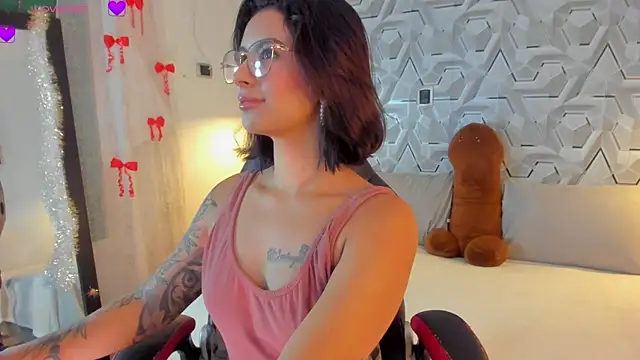 Snapshot of Sophiee_Hill chatting on 04.07.26 Sophiee Hill online show from 04.07.26