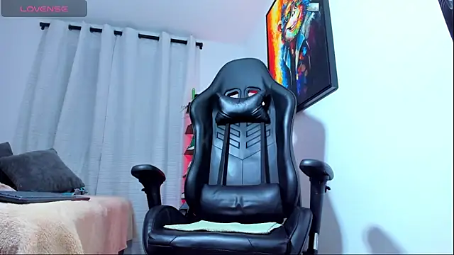 Snapshot of aronvillegas chatting on 10.26.25 aronvillegas online show from 10.26.25