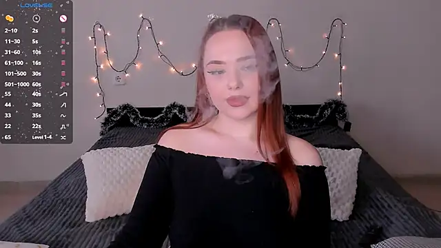 Snapshot of LittleKiitten chatting on 12.22.24 LittleKiitten online show from 12.22.24