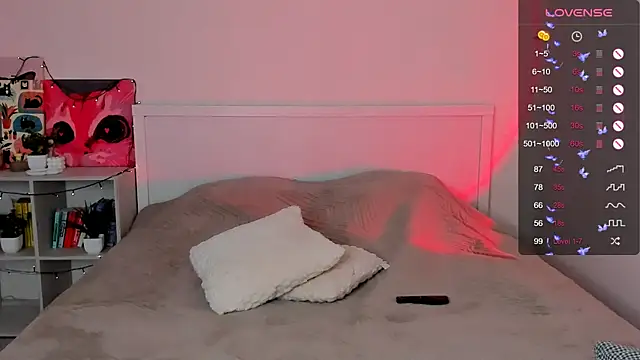 Snapshot of LittleKiitten chatting on 09.18.25 LittleKiitten online show from 09.18.25