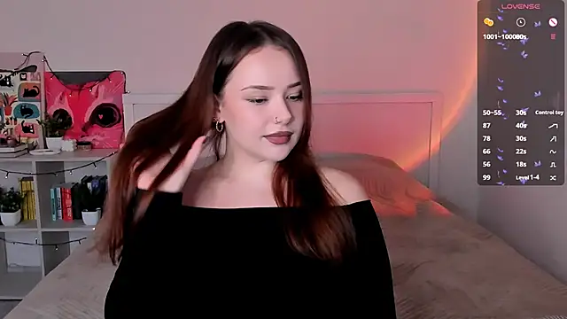 Snapshot of LittleKiitten chatting on 10.23.25 LittleKiitten online show from 10.23.25