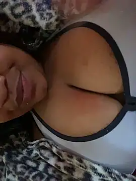 Snapshot of vic_pretynhaa chatting on 02.14.25 vic pretynhaa online show from 02.14.25