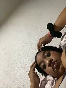 Snapshot of vic_pretynhaa chatting on 03.15.25 vic pretynhaa online show from 03.15.25