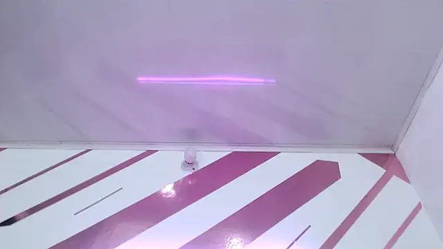 Kitten Hot  online show from 02.21.26