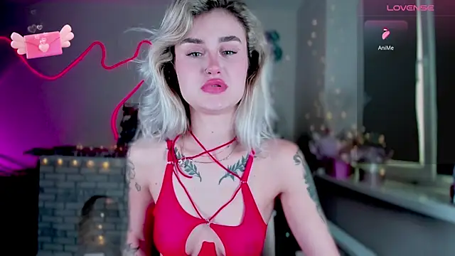 Snapshot of _Ravenaa chatting on 12.25.24 Ravenaa online show from 12.25.24