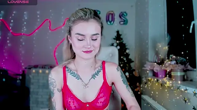 Snapshot of _Ravenaa chatting on 01.06.25 Ravenaa online show from 01.06.25