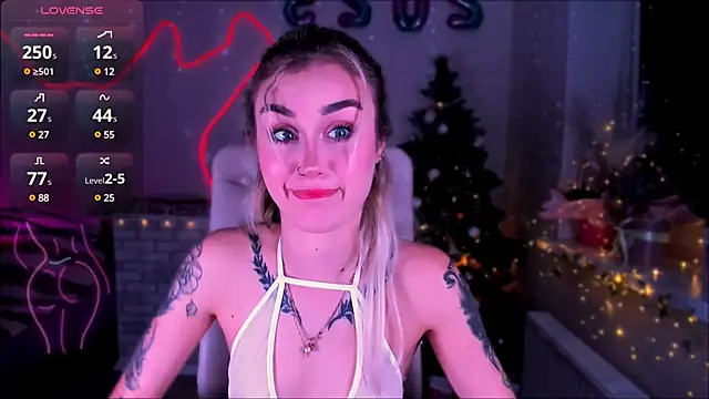 Snapshot of _Ravenaa chatting on 01.11.25 Ravenaa online show from 01.11.25