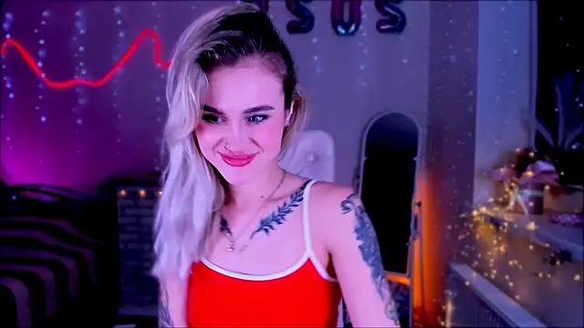 Snapshot of _Ravenaa chatting on 02.04.25 Ravenaa online show from 02.04.25