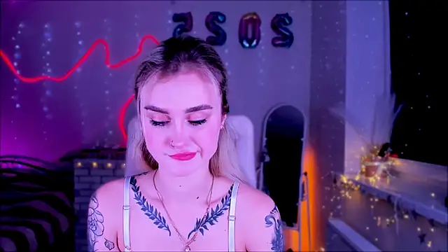 Snapshot of _Ravenaa chatting on 02.06.25 Ravenaa online show from 02.06.25